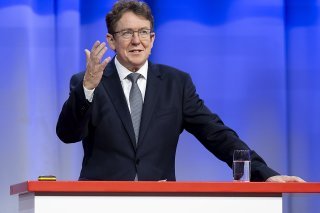 Le système des transports fait face aux crises, constate le ministre Albert Rösti lors de la conférence nationale sur la mobilité.